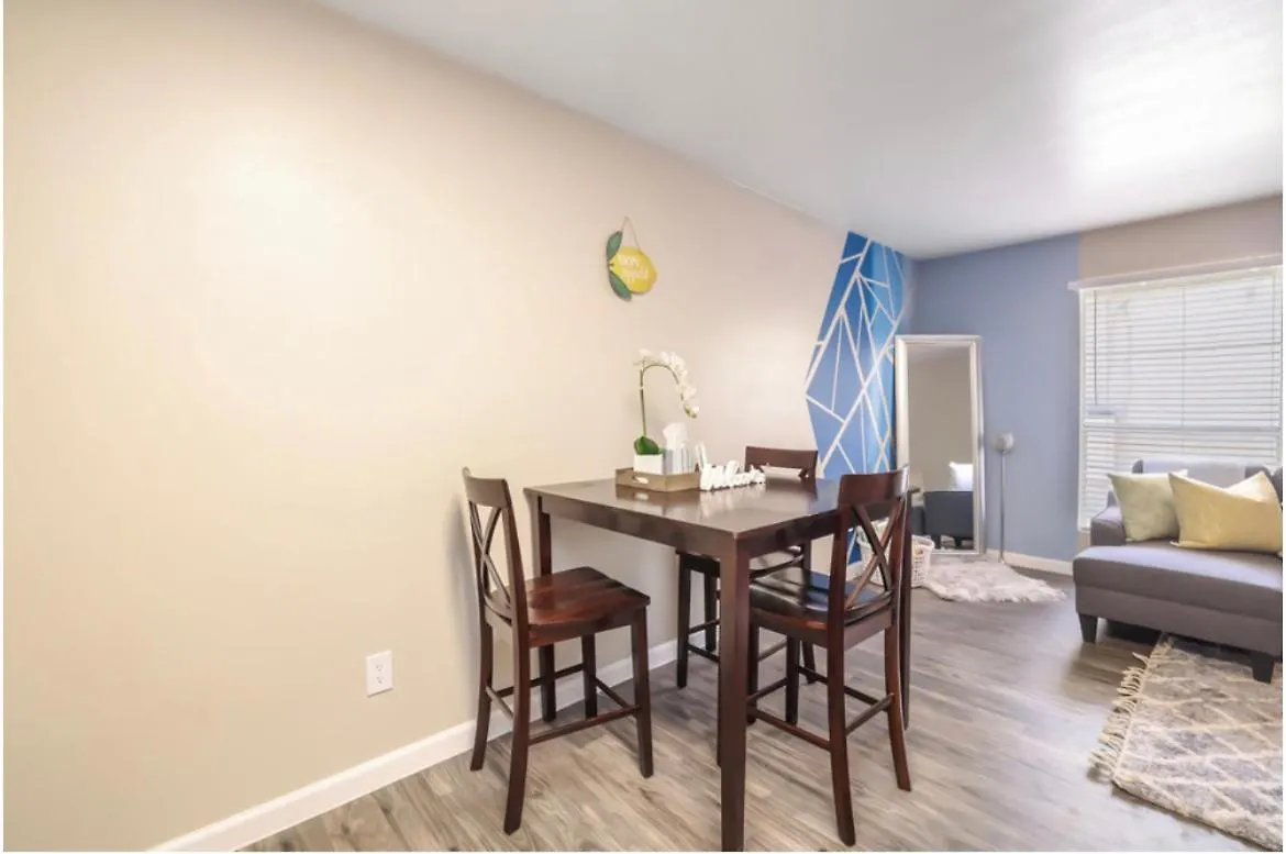Cozy Suite W Pool And Free Parking At Phoenix Apartment