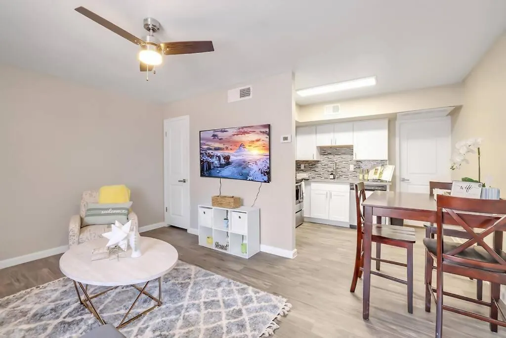 Cozy Suite W Pool And Free Parking At Phoenix Apartment